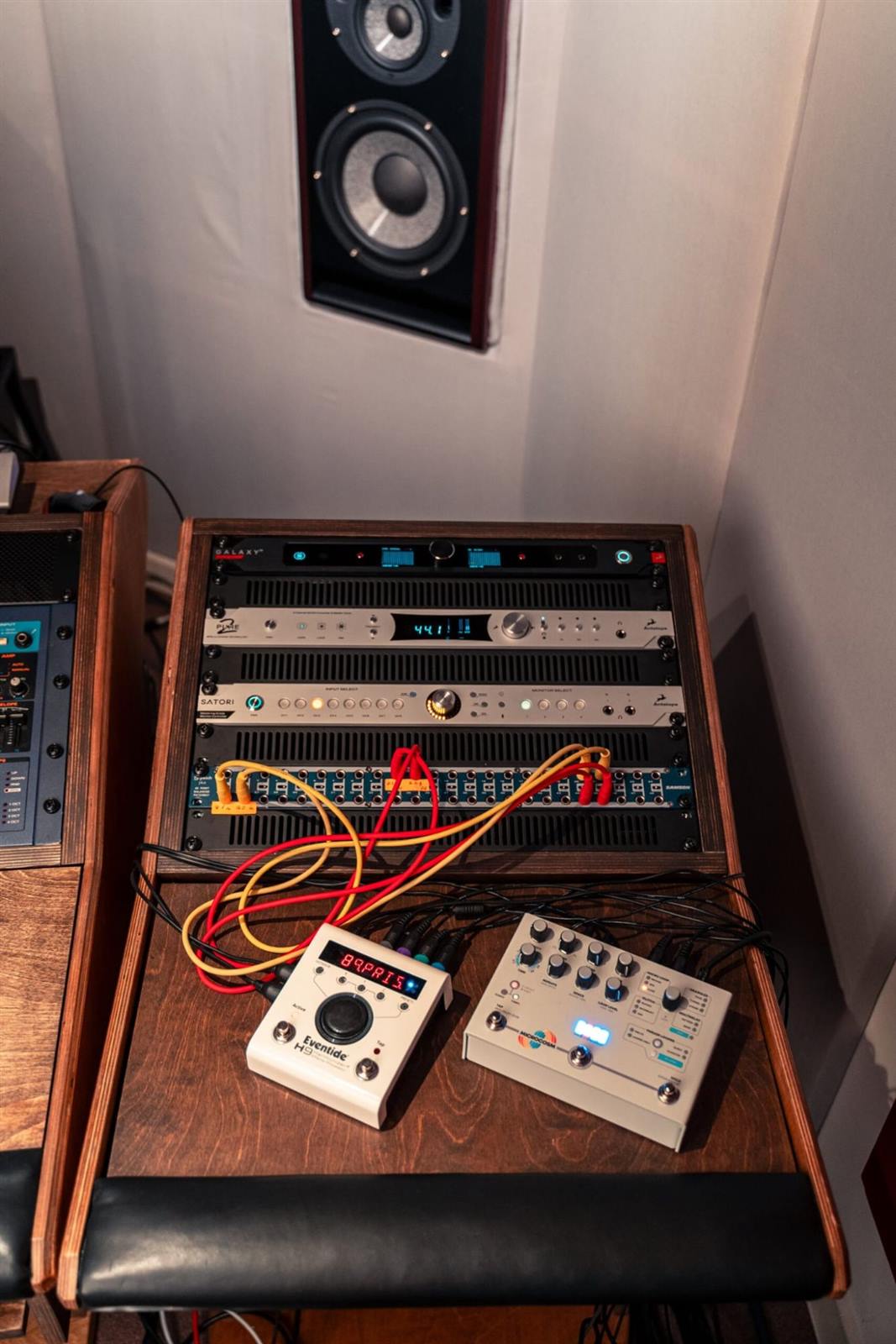 Рак с Antelope Audio и педали Eventide