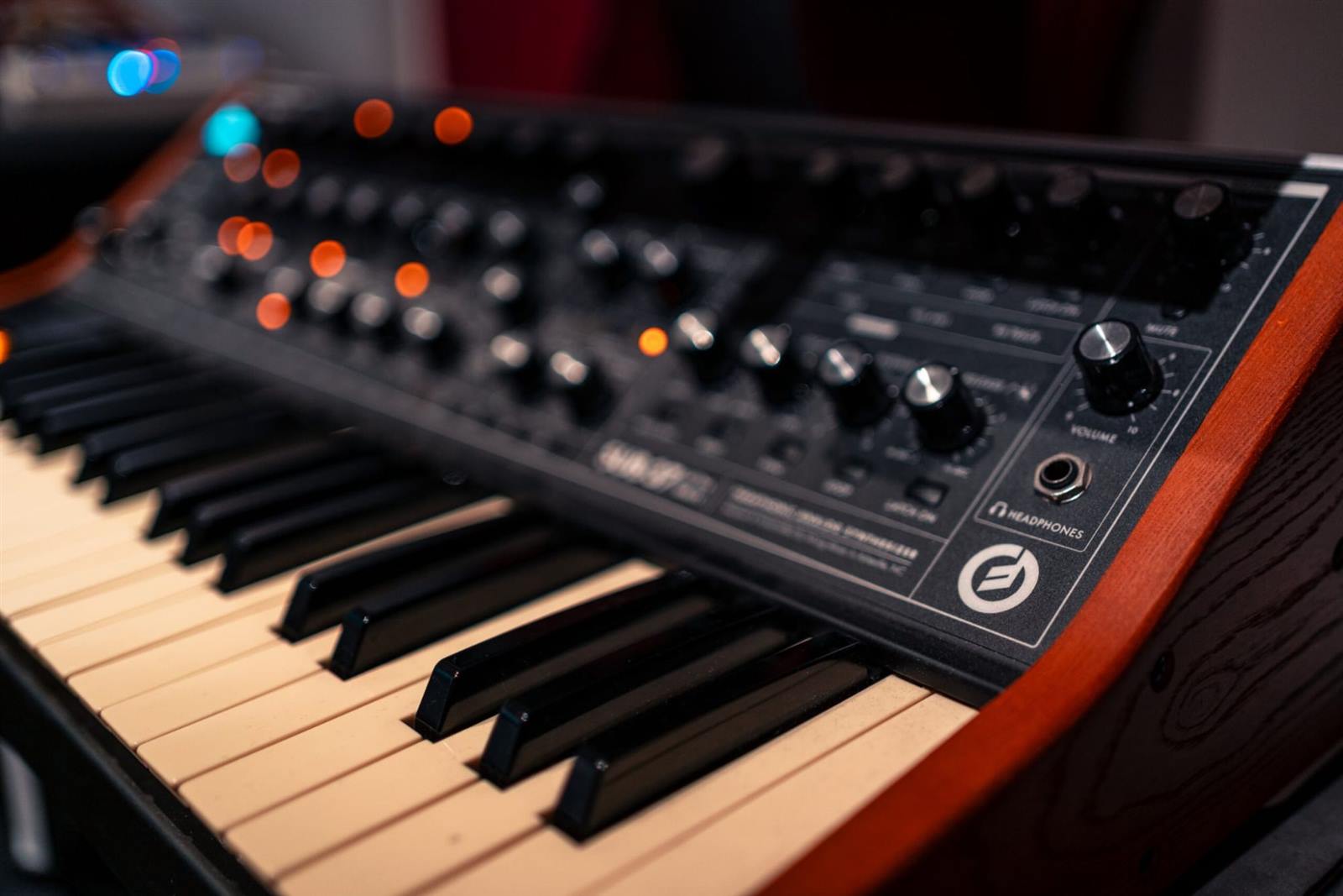 Аналогов синтезатор Moog Sub 37