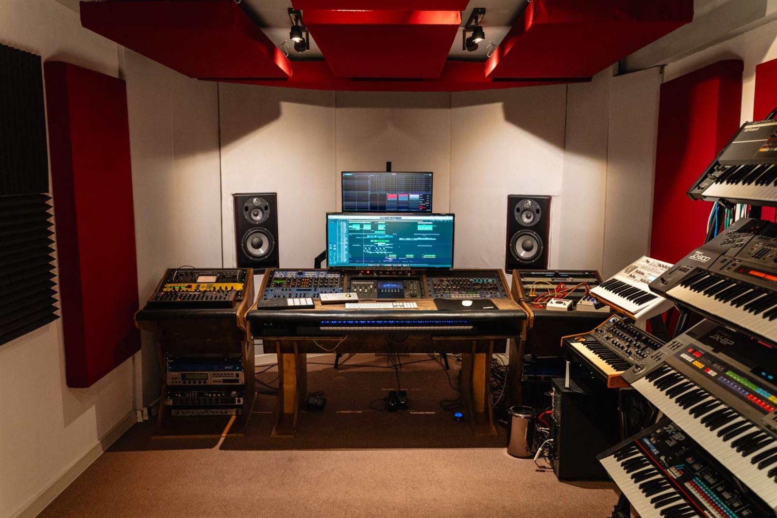 Контролната зала на Studio 43 в София
